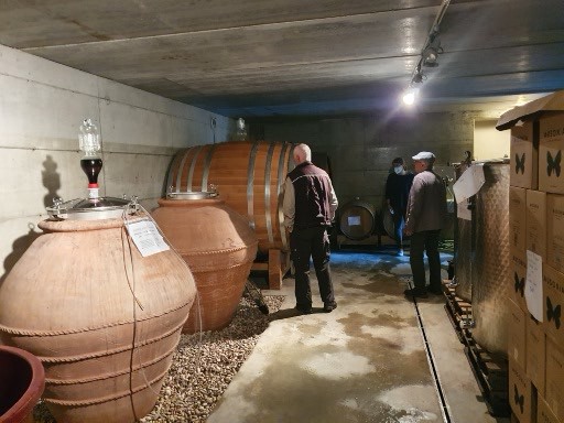 190.jpg (127199 bytes)