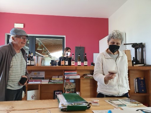 210.jpg (250910 bytes)