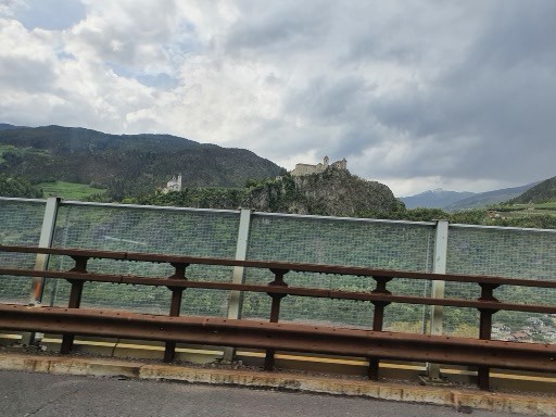 60.jpg (124997 bytes)