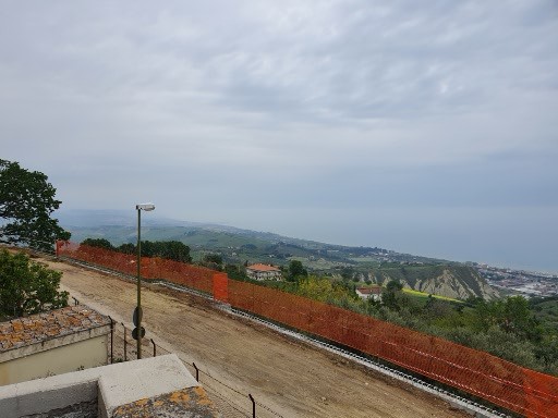 90.jpg (119404 bytes)