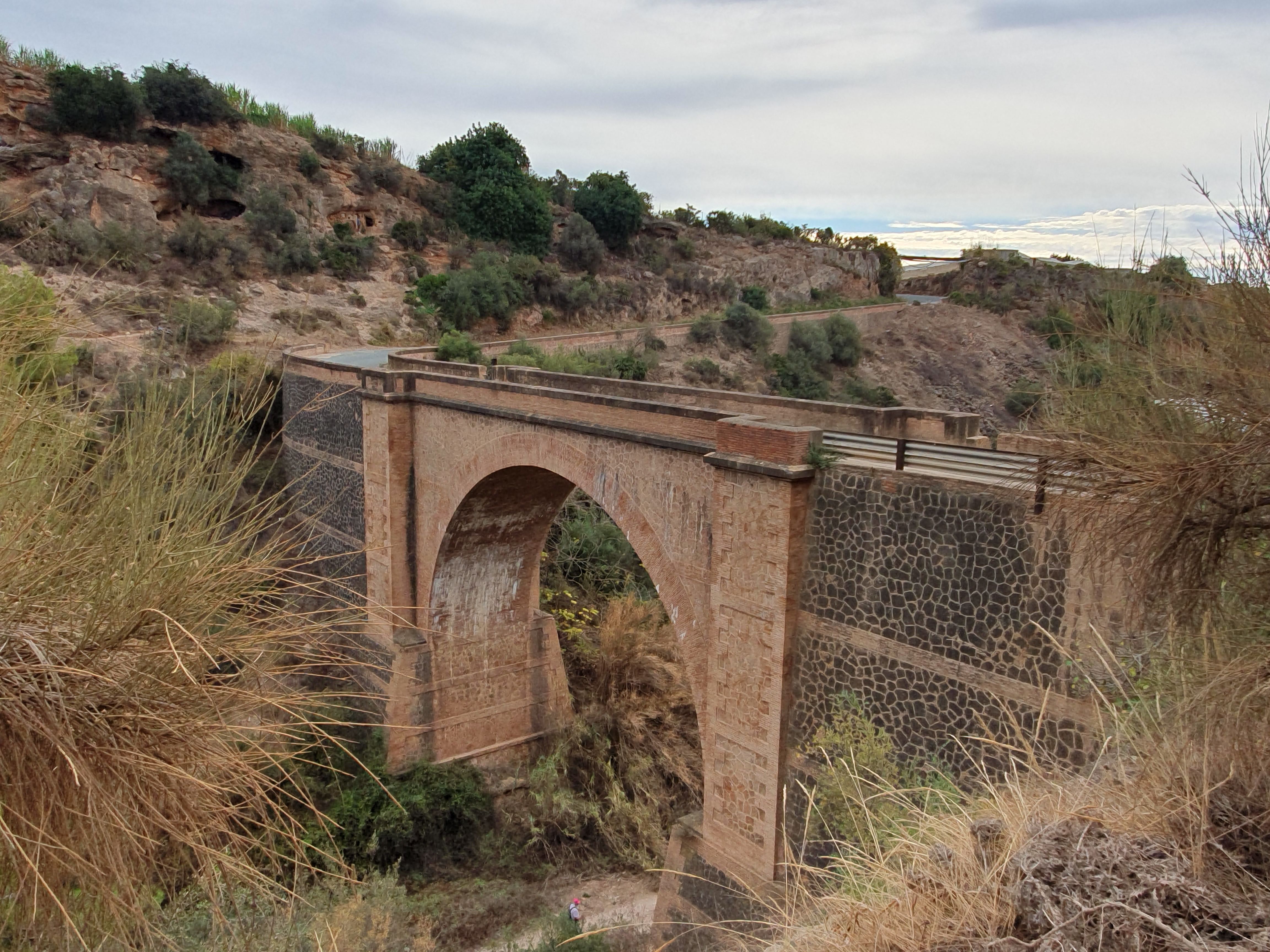 520.jpg (169162 bytes)