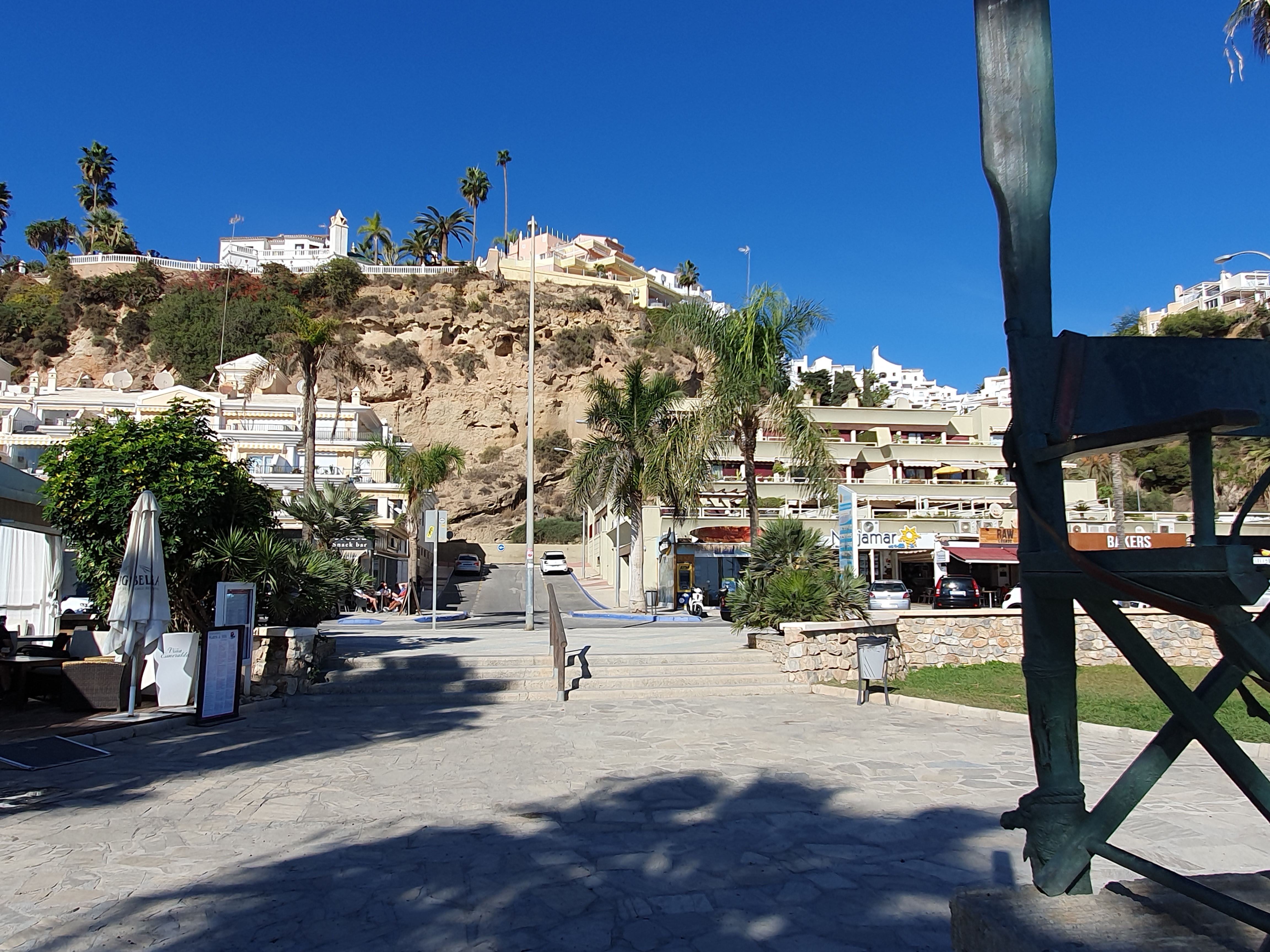 590.jpg (327117 bytes)