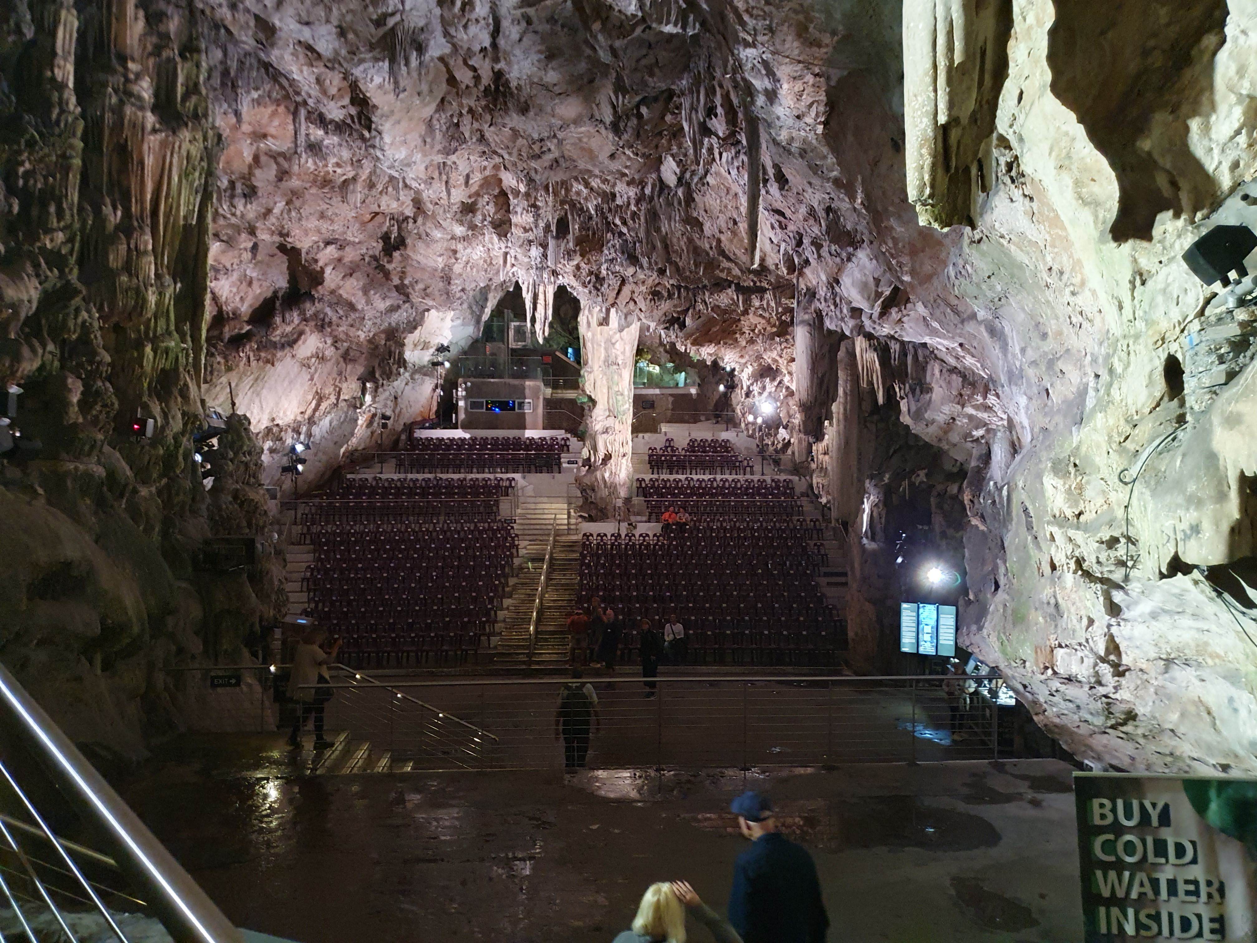 710.jpg (327117 bytes)