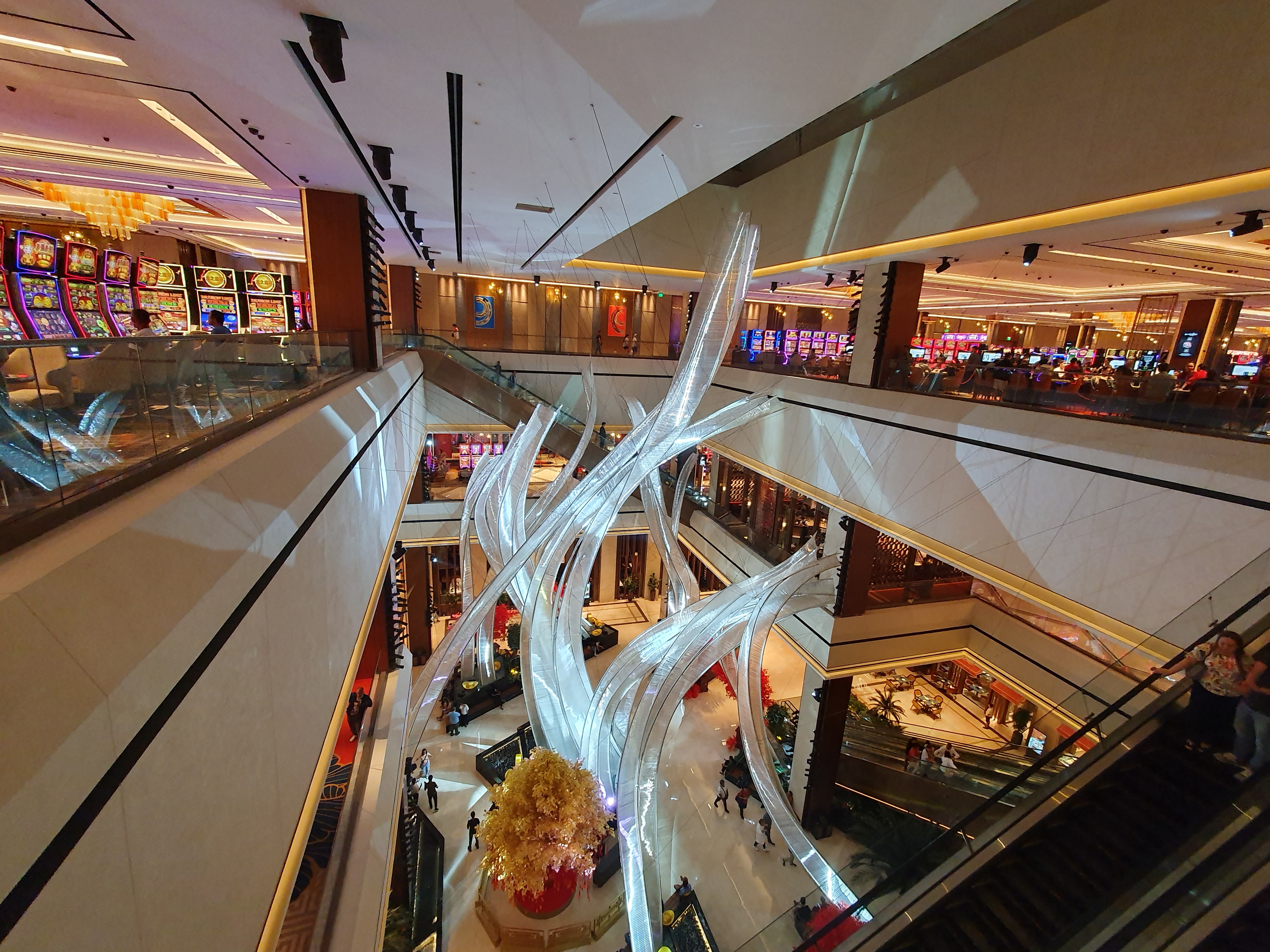 170.jpg (165335 bytes)