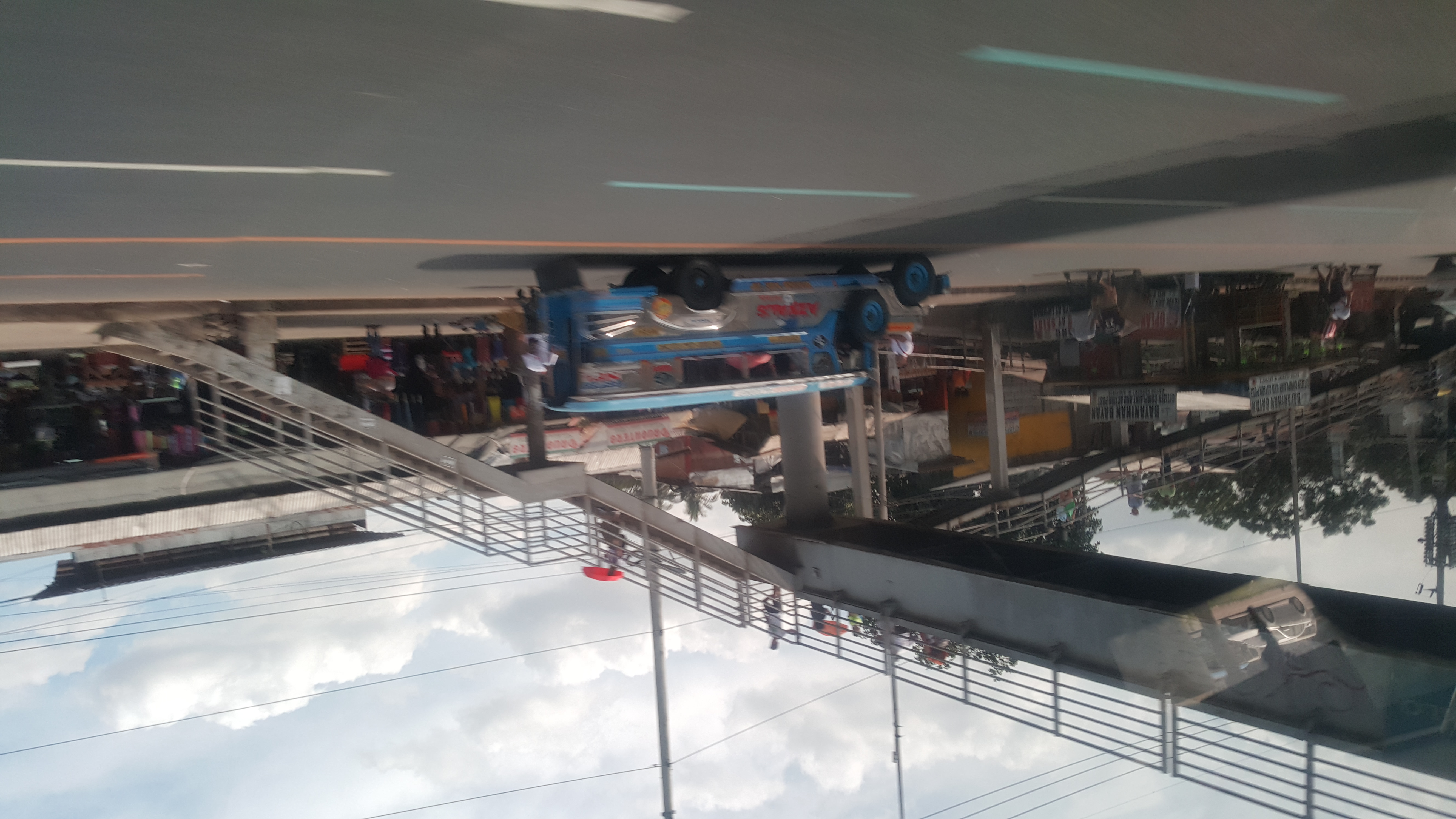 390.jpg (165335 bytes)