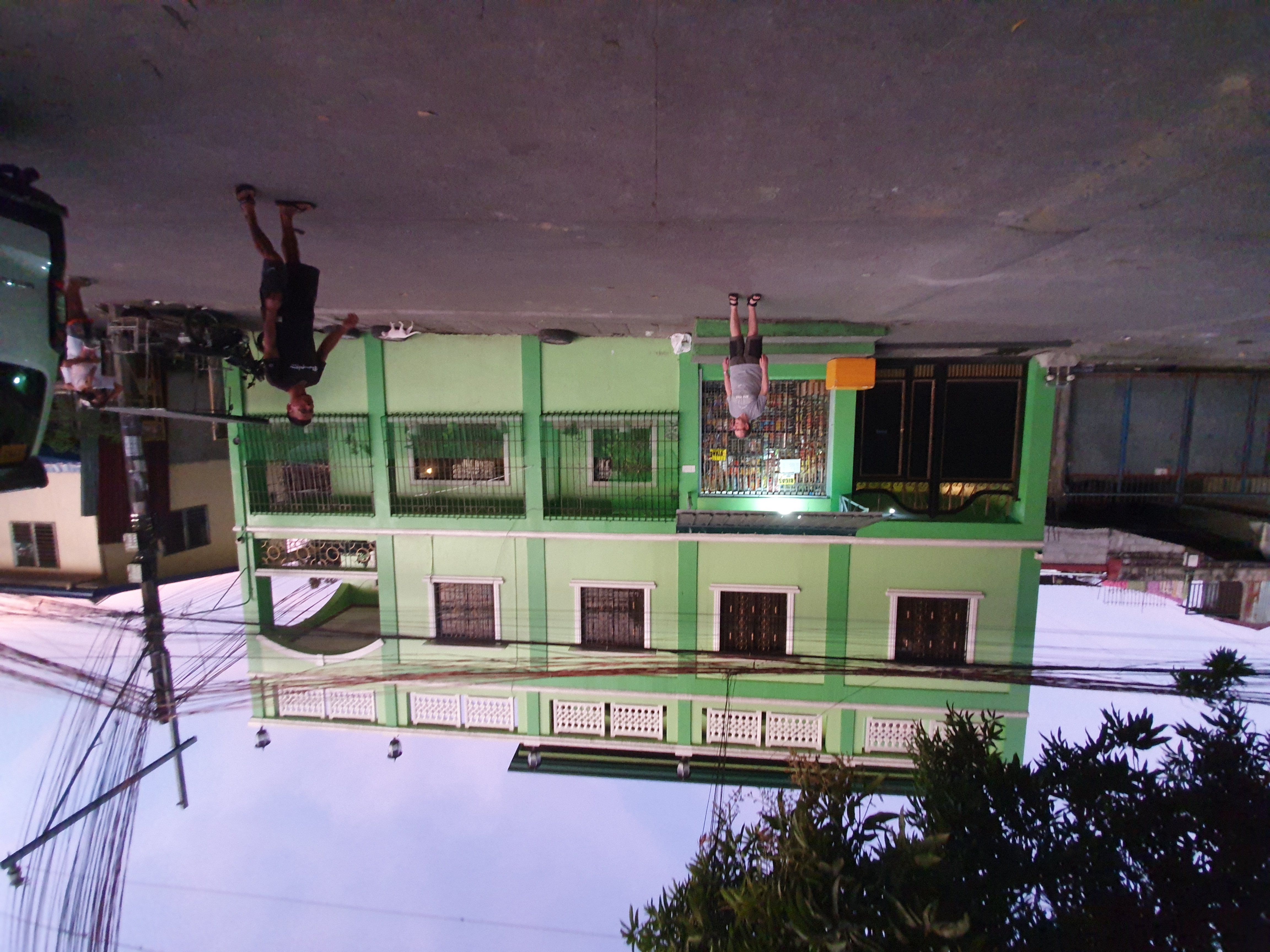 40.jpg (142052 bytes)