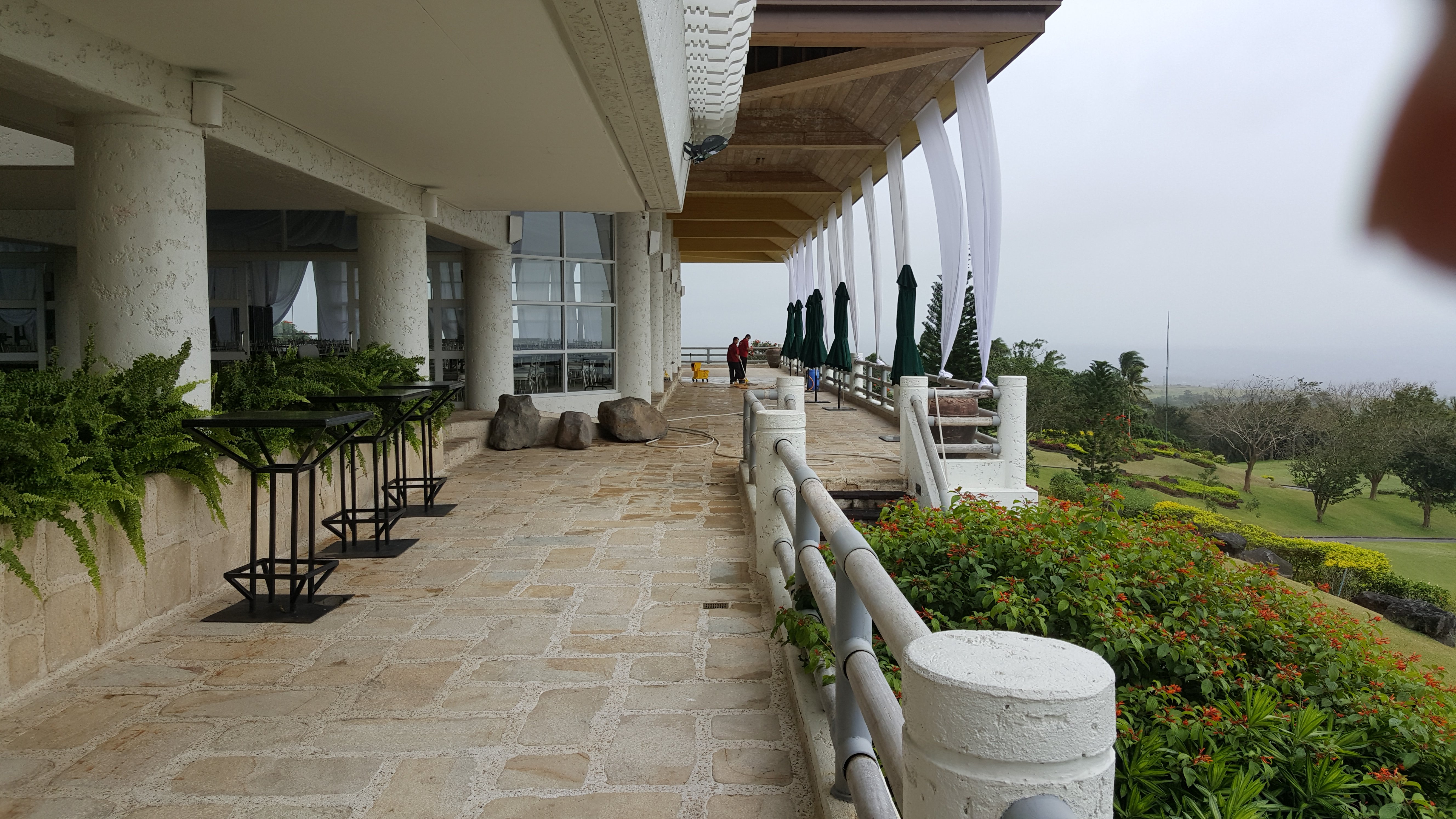 240.jpg (142052 bytes)