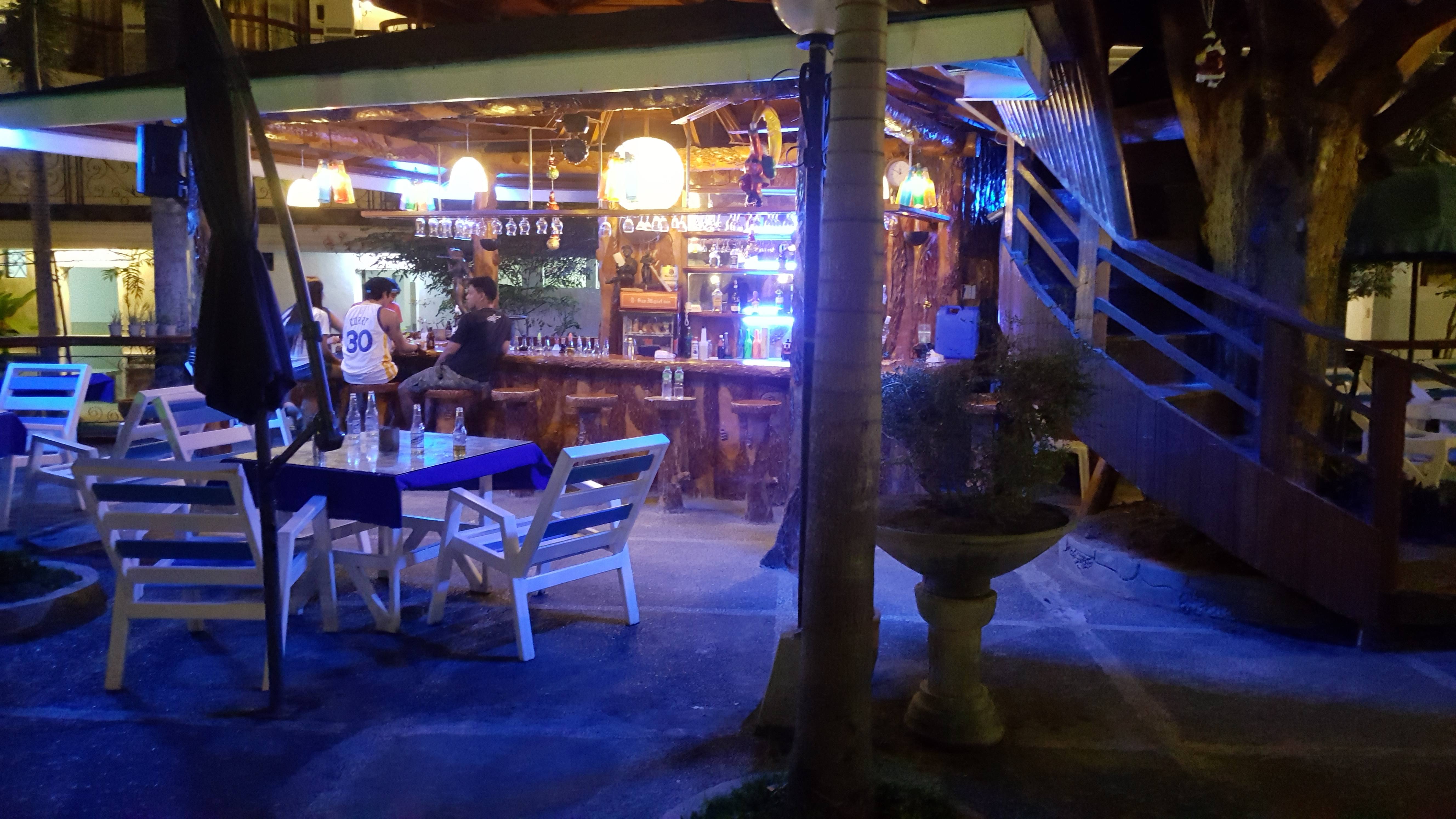 40.jpg (142052 bytes)