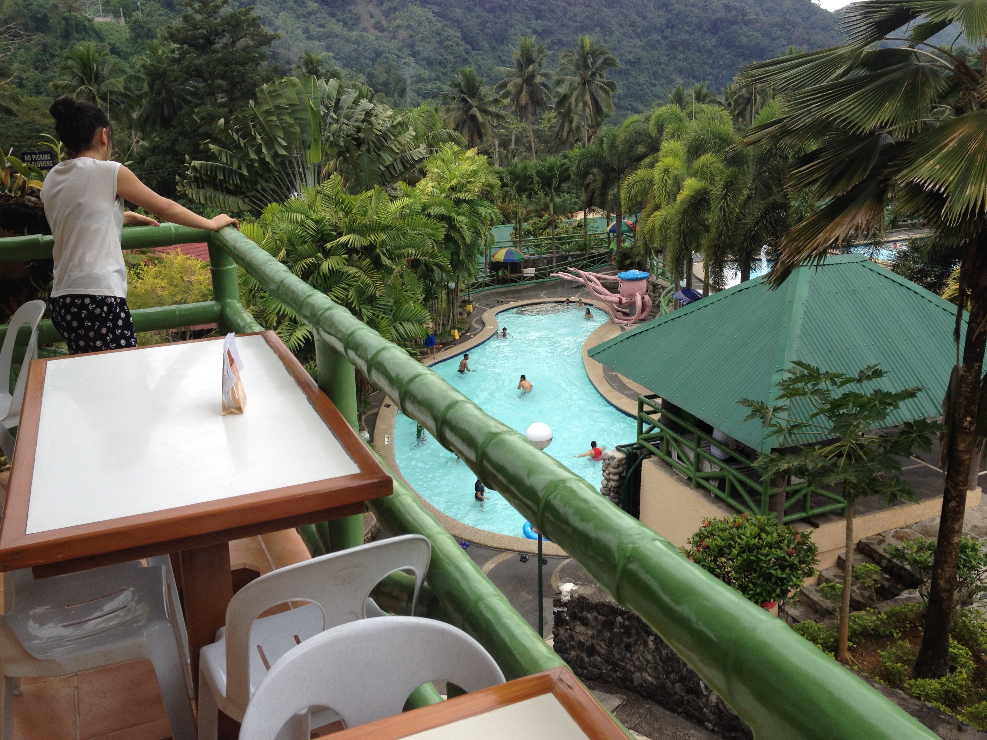 100.jpg (142052 bytes)