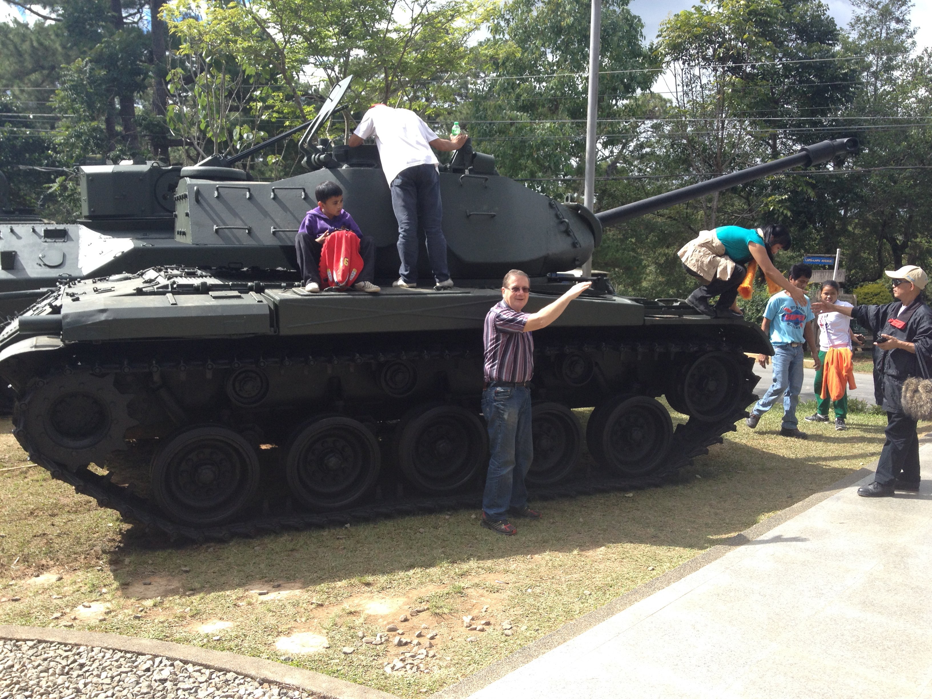 230.jpg (165335 bytes)