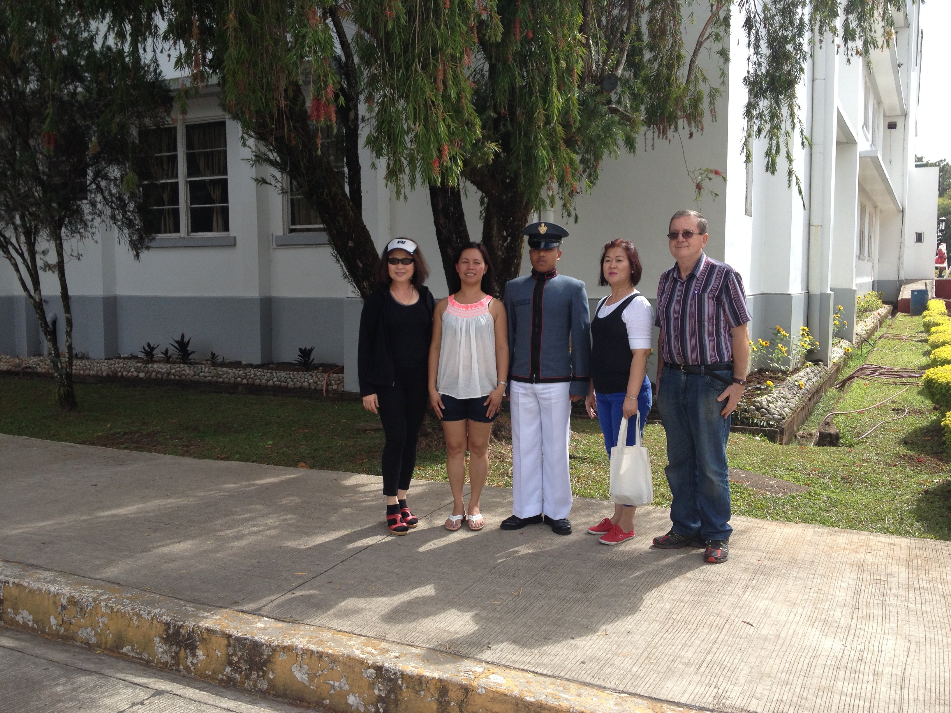 240.jpg (142052 bytes)