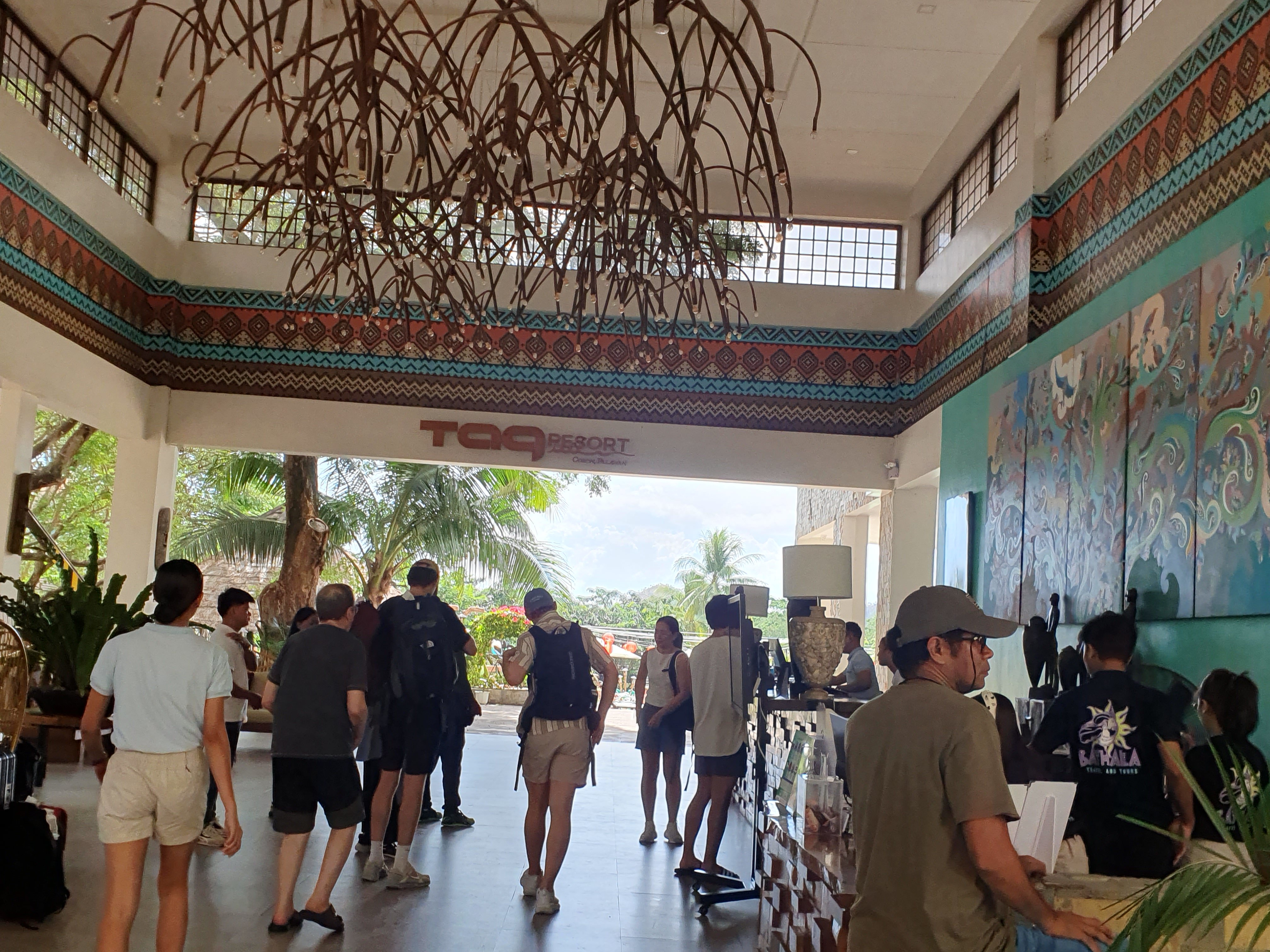 140.jpg (165335 bytes)