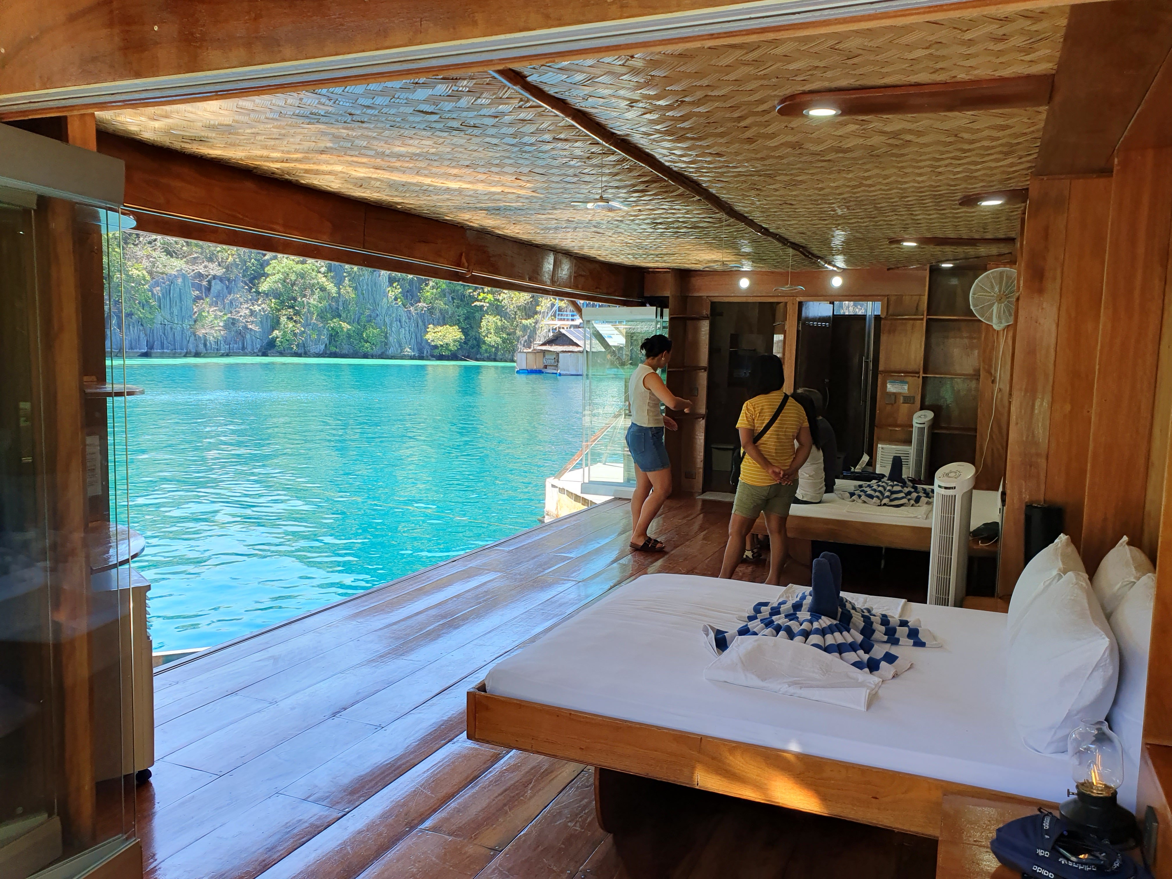 220.jpg (165335 bytes)