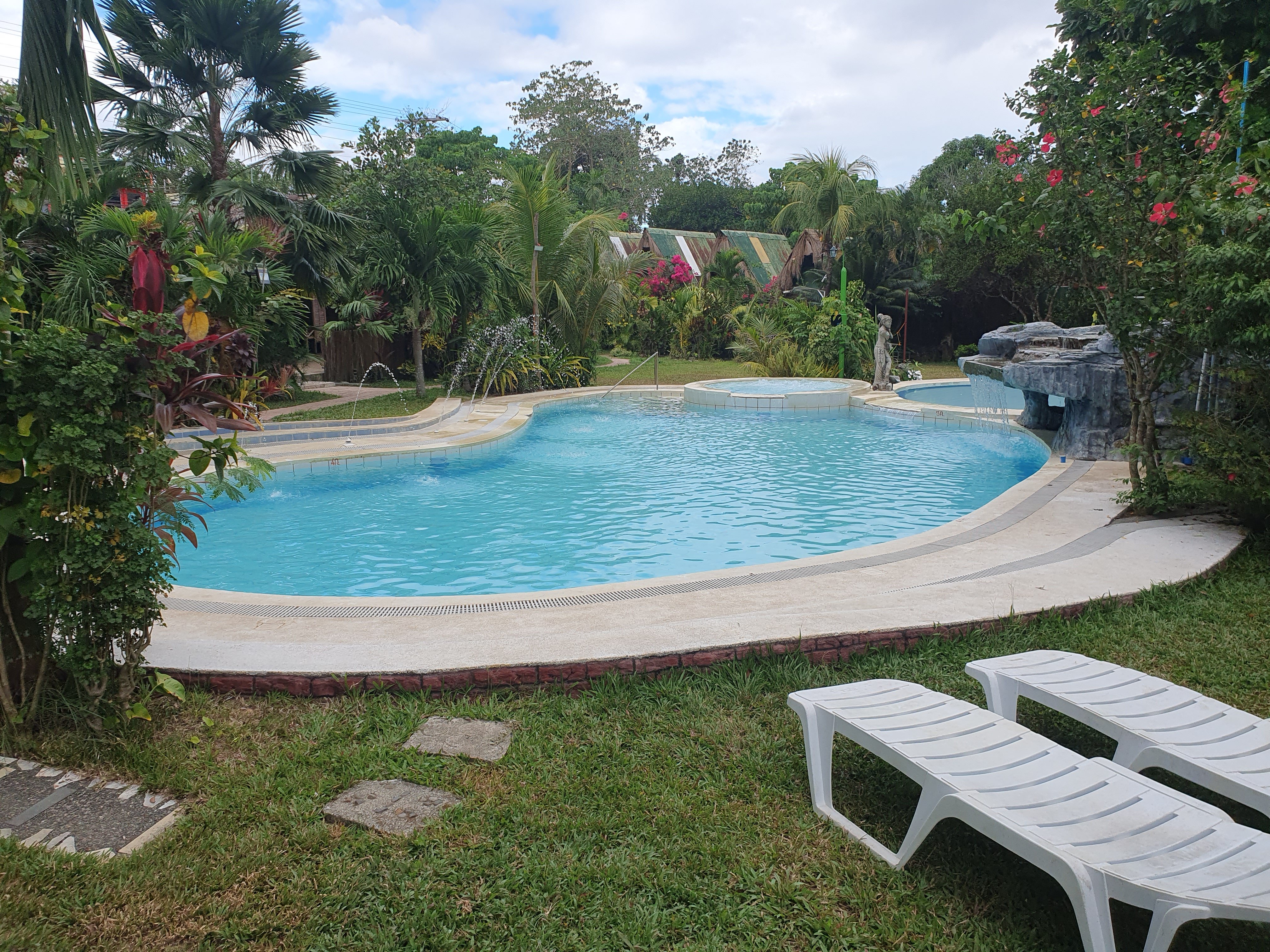 330.jpg (165335 bytes)