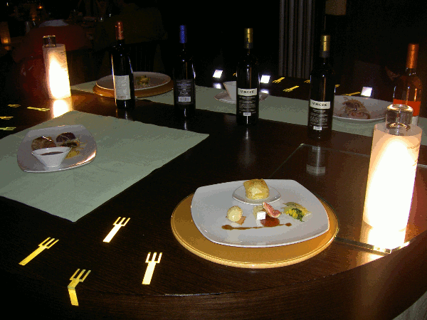 100.gif (133776 bytes)