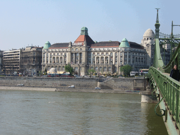 210.gif (161632 bytes)