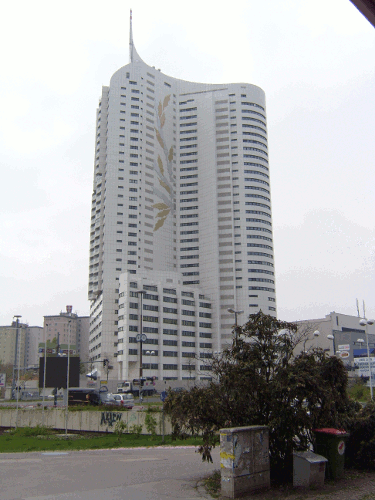 370.gif (104917 bytes)